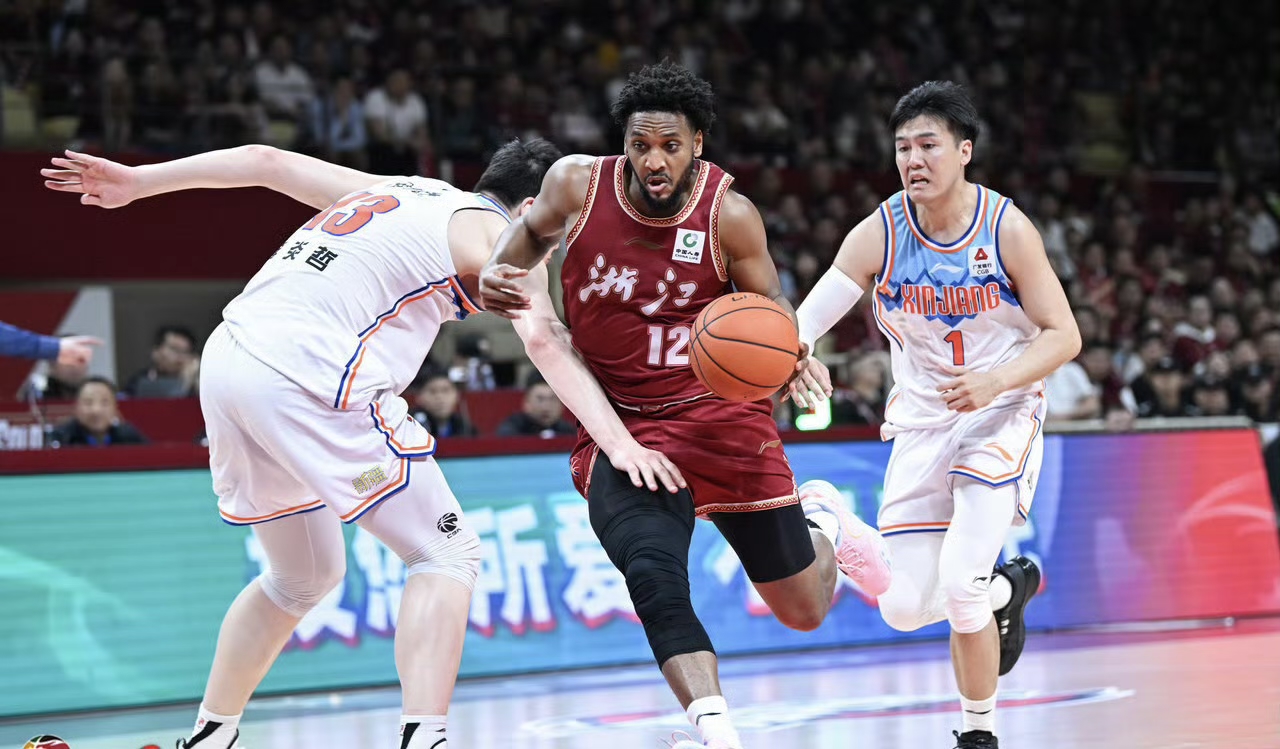 包含今晨突围战来临；新疆广汇围绕NBA常规赛篮板制胜；震撼外界；球队文化再被提及的词条-爱游戏线上娱乐